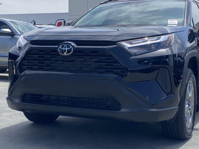 New 2025 Toyota RAV4 Hybrid XLEImage 7