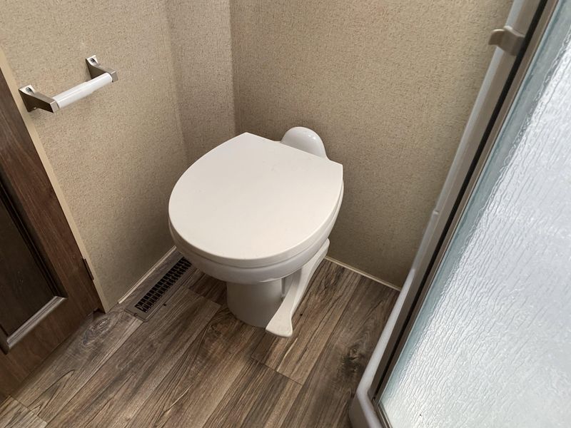 2019 ARCTIC FOX M-27-5L Image 19