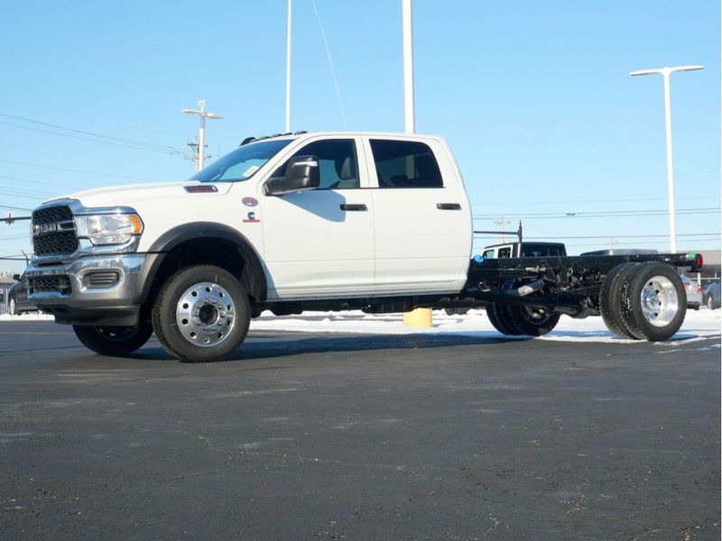 2024 RAM 5500 Tradesman Chassis Crew Cab 4x4 84