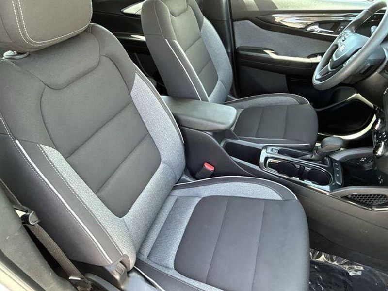 Used 2025 Chevrolet Trailblazer LSImage 11