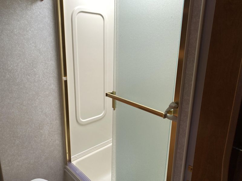 2004 FLEETWOOD PROWLER REGAL AX6 Image 26