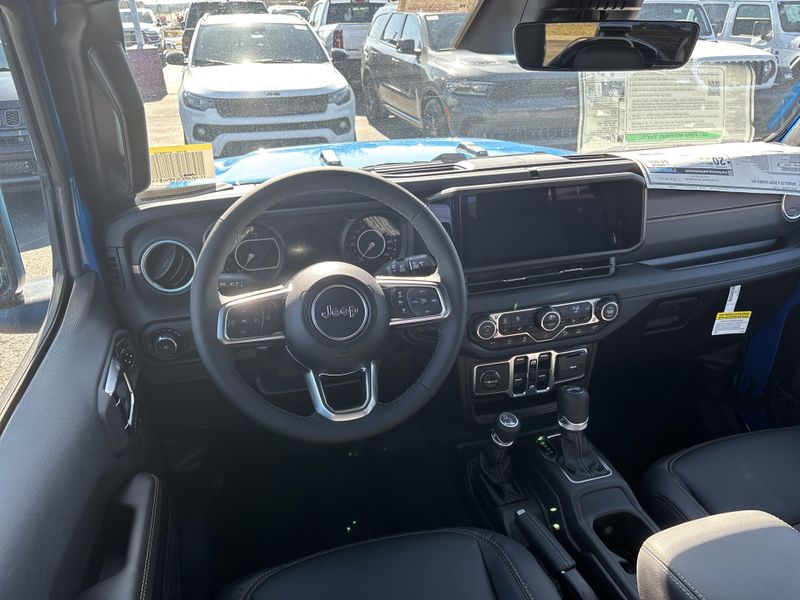 New 2026 Jeep Wrangler 4-door SaharaImage 22