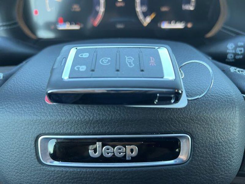 2025 Jeep Grand Cherokee L Limited 4x4