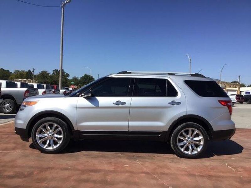 2015 Ford Explorer XLTImage 2