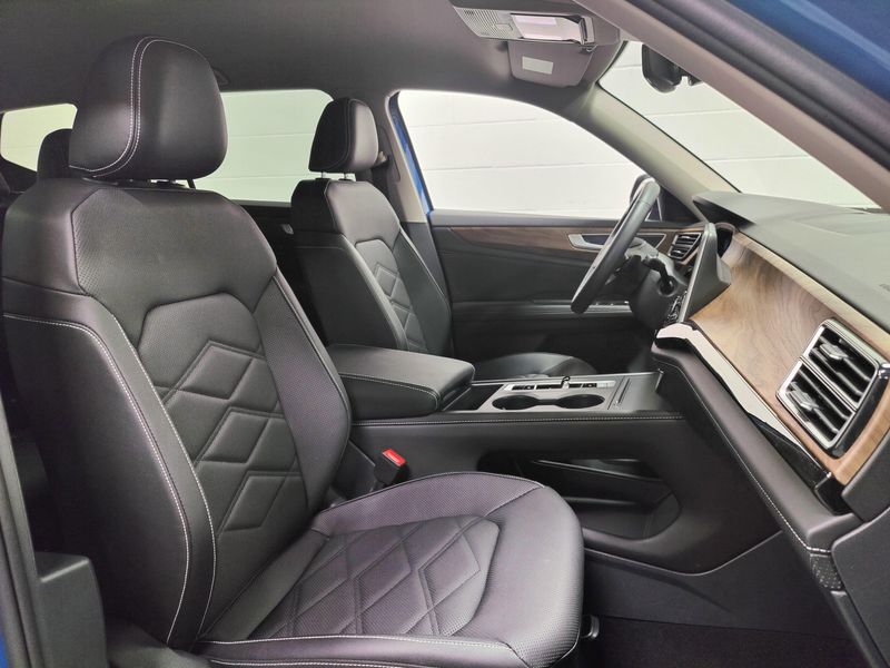 Used 2025 Volkswagen Atlas SE 4-Motion AWDImage 5