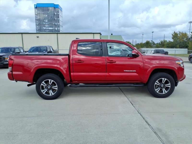 Used 2016 Toyota Tacoma TRD SportImage 9