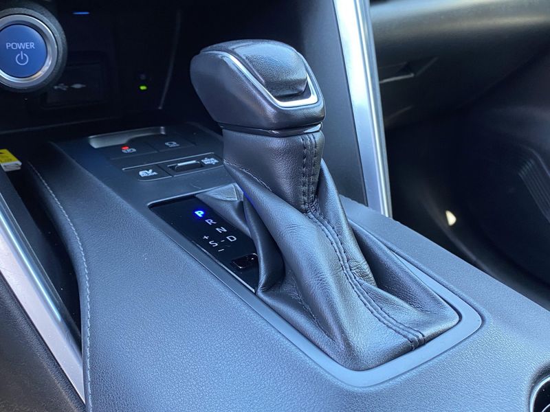 Used 2021 Toyota Venza LEImage 25