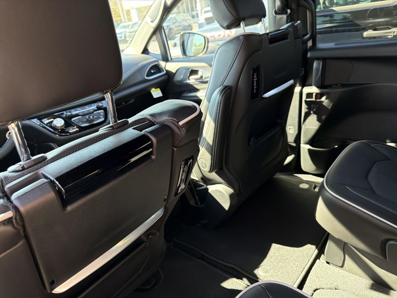 New 2026 Chrysler Pacifica LimitedImage 18