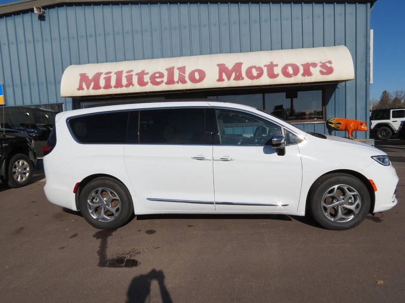 2023 Chrysler Pacifica Limited 4dr Mini VanImage 1