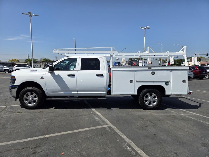 New 2026 RAM 3500 Tradesman Crew Cab Chassis 4x4 60' Ca