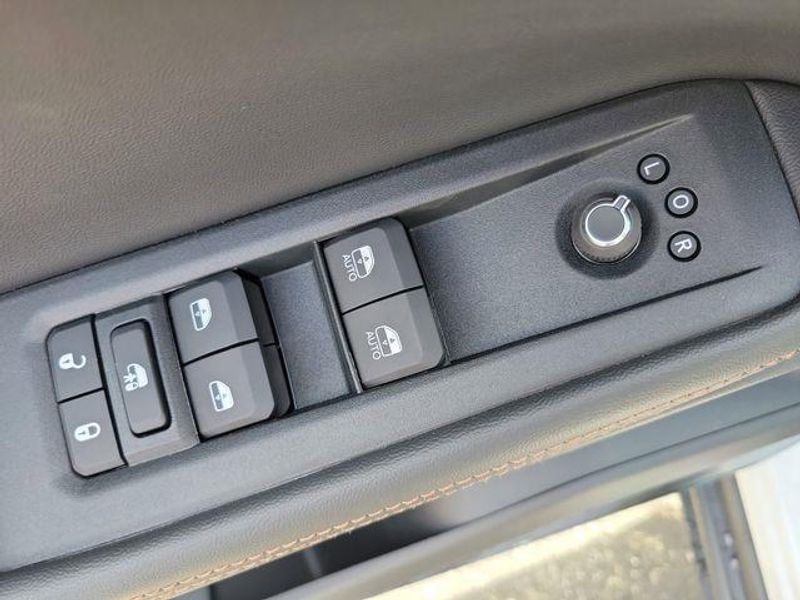 New 2026 Jeep Cherokee Overland 4x4