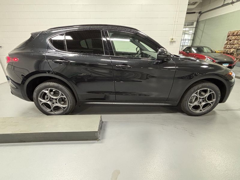 New 2025 Alfa Romeo Stelvio AwdImage 3