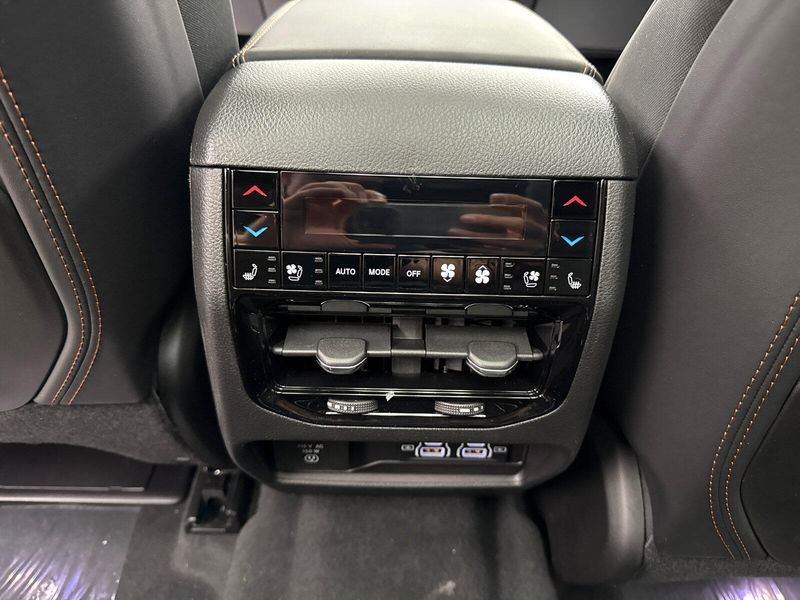 New 2025 Jeep Grand Cherokee L Summit Reserve 4x4Image 23