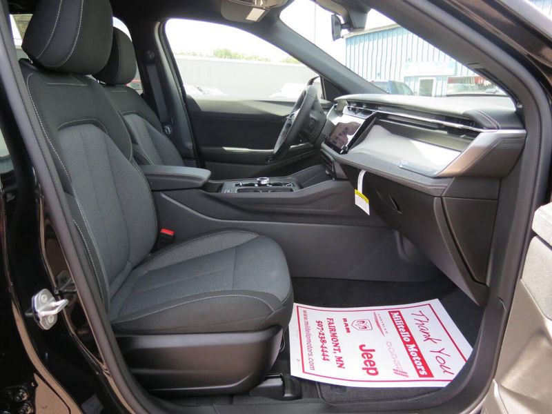 New 2026 Jeep Cherokee Laredo 4x4Image 17
