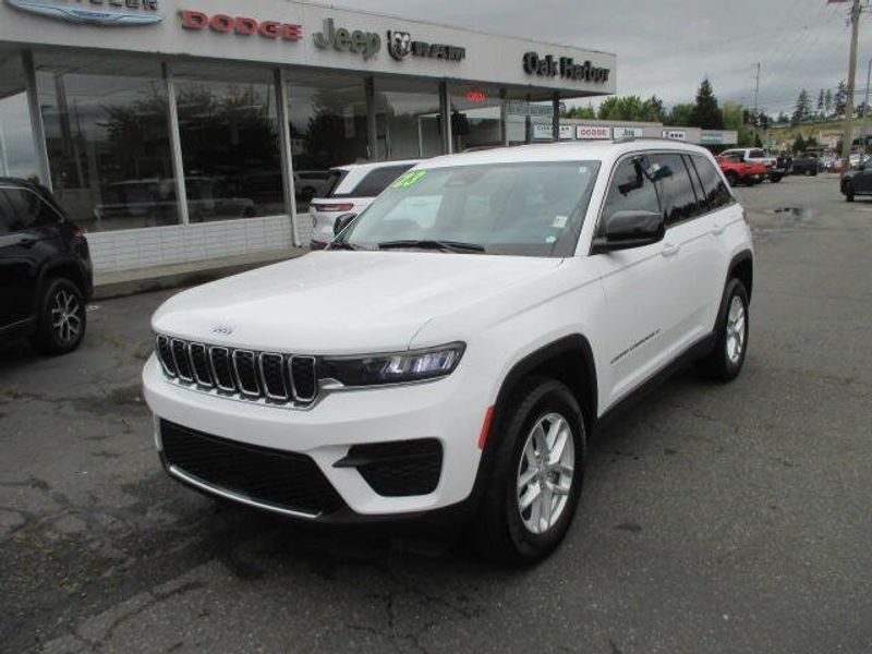 Used 2023 Jeep Grand Cherokee LaredoImage 2