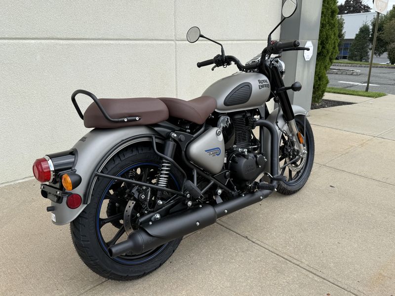 2024 Royal Enfield CLASSIC 350Image 3