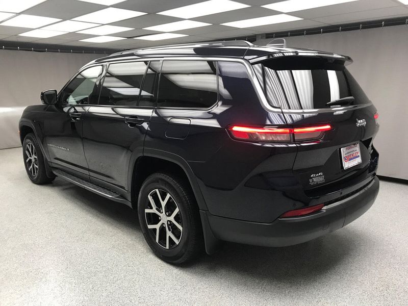Used 2023 Jeep Grand Cherokee L LimitedImage 11