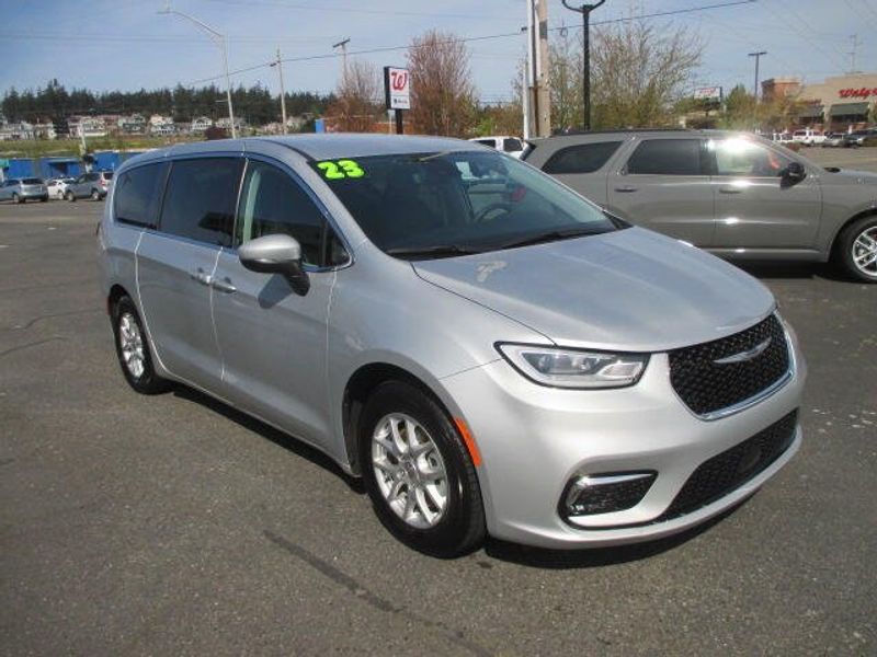 2023 Chrysler Pacifica Touring LImage 5