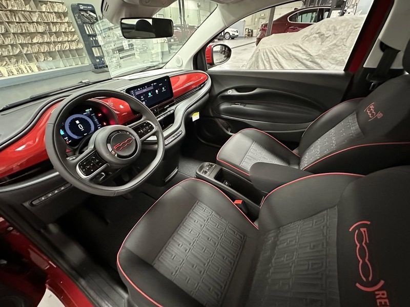 2024 Fiat 500e Inspi(red)Image 6