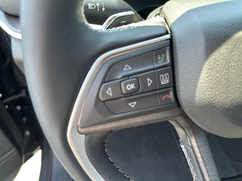 New 2025 Jeep Grand Cherokee L Limited 4x4Image 25