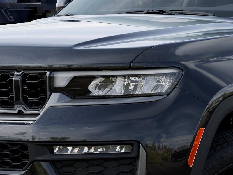 New 2026 Jeep Grand Cherokee L Limited 4x4Image 10