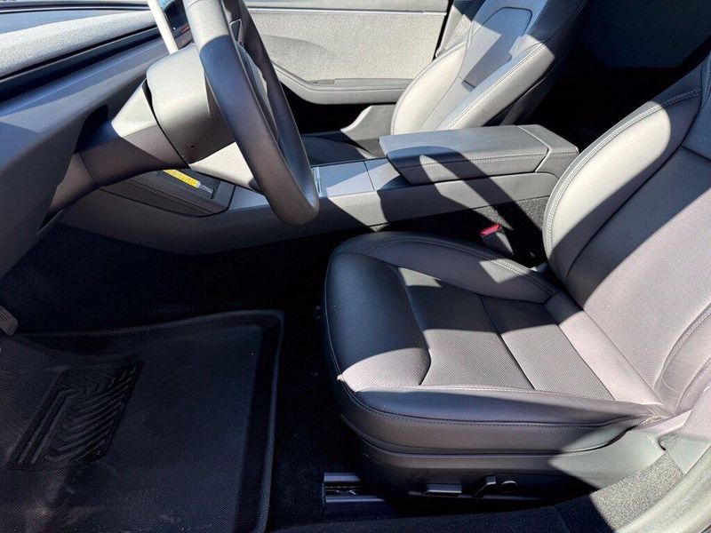 Used 2024 Tesla Model 3 BaseImage 8