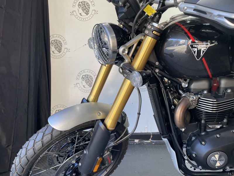 2025 Triumph SCRAMBLER 1200 XE