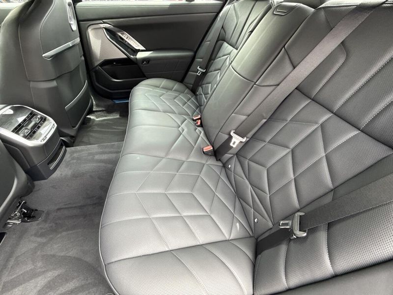 2025 BMW 7 Series 760i xDriveImage 27