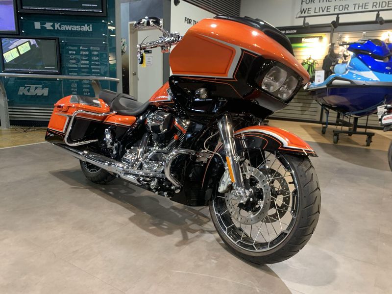 Used 2022 Harley-Davidson Road Glide CVO Road Glide Image 16