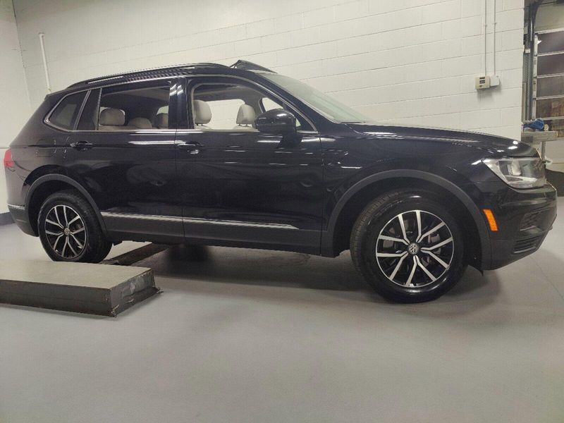 2021 Volkswagen Tiguan SE 4-Motion AWD w/SunroofImage 3