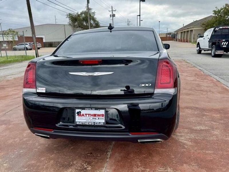 Used 2019 Chrysler 300 TouringImage 6