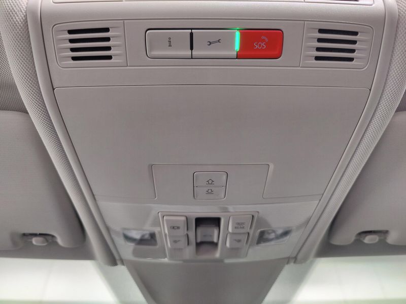 Used 2022 Volkswagen Tiguan SE AWD w/SunroofImage 32