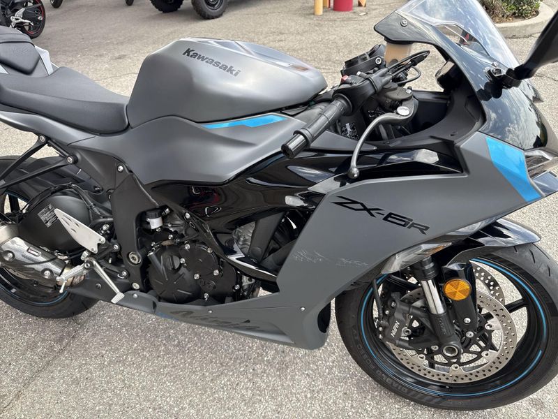 Used 2025 Kawasaki NINJA ZX-6R Image 13