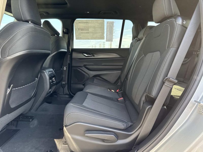 New 2026 Jeep Grand Cherokee L Laredo X 4x2