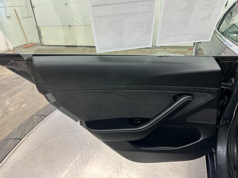 2018 Tesla Model 3 Long RangeImage 24