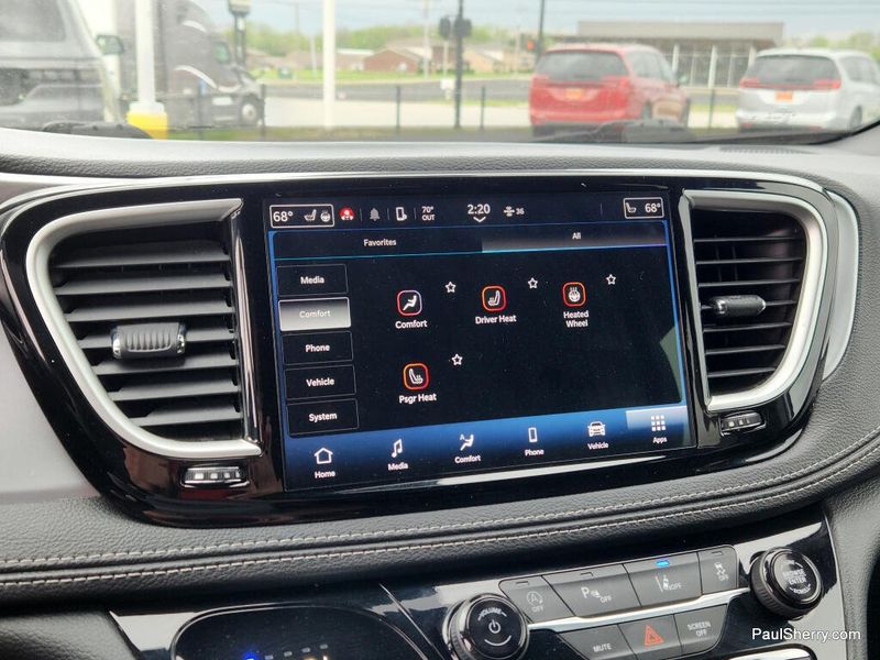 Used 2024 Chrysler Pacifica Touring