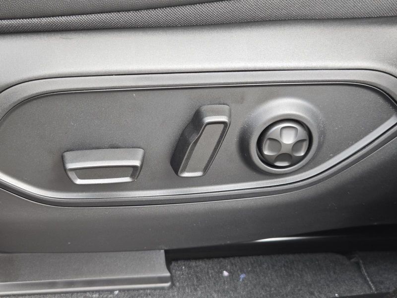 New 2026 Jeep Grand Cherokee Laredo Altitude 4x2