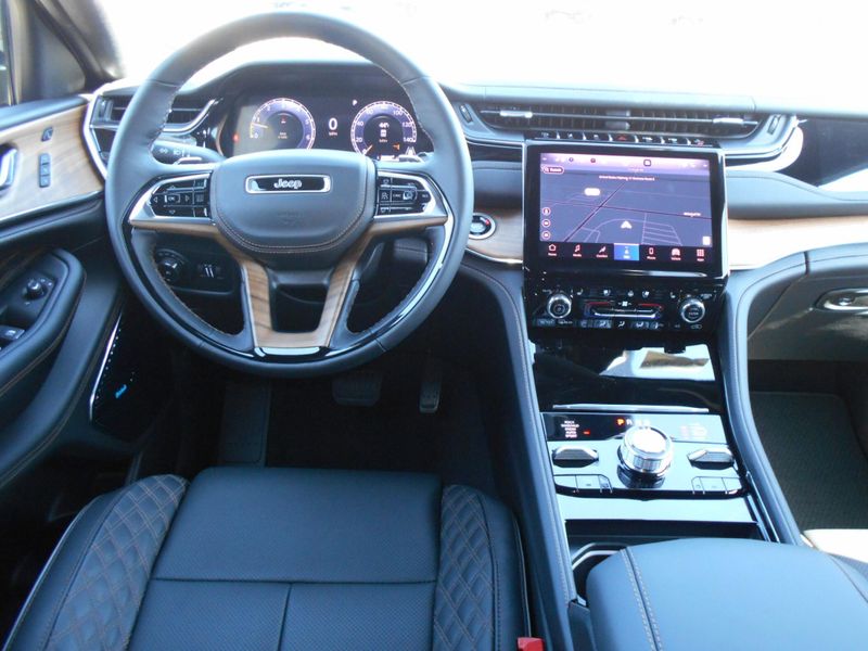 2025 Jeep Grand Cherokee Summit Reserve 4x4Image 4
