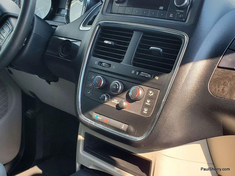 Used 2012 Dodge Grand Caravan SXTImage 32