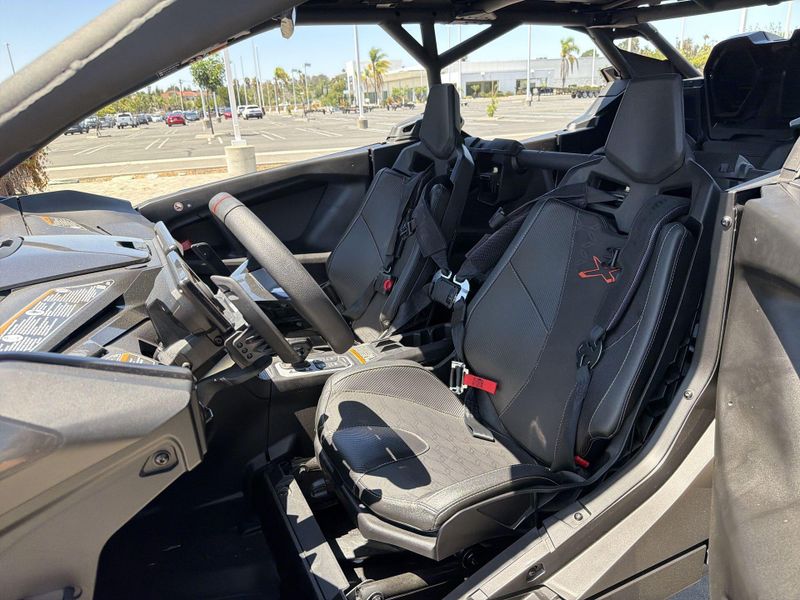 New 2026 Can-Am MAVERICK R MAX X RS 999T DCT Image 23