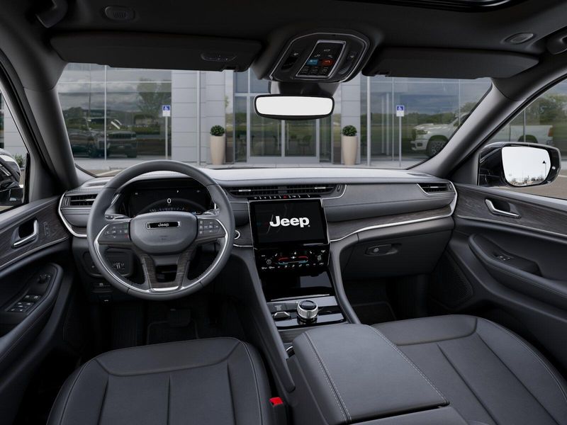 New 2025 Jeep Grand Cherokee L Limited 4x4