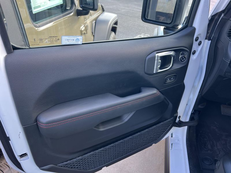New 2025 Jeep Wrangler 4-door Rubicon XImage 16