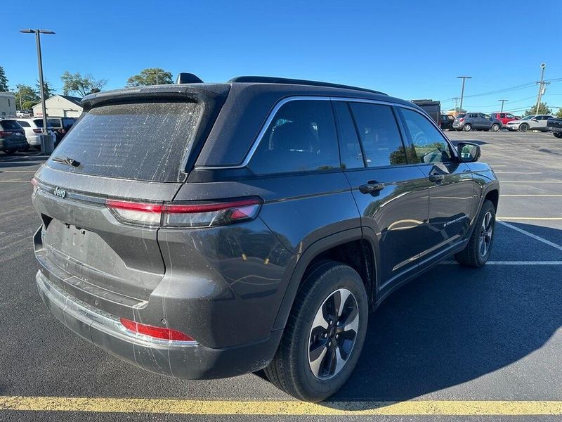 2024 Jeep Cherokee Limited 4xe photo 6