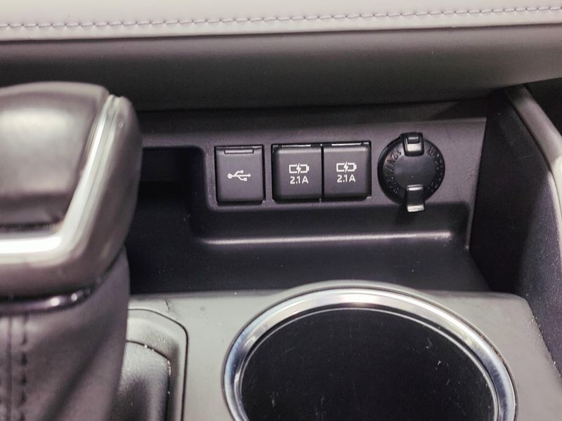 2021 Toyota Highlander Hybrid XLE AWD w/Sunroof/NavImage 24