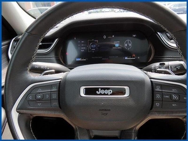 Used 2022 Jeep Grand Cherokee LimitedImage 15