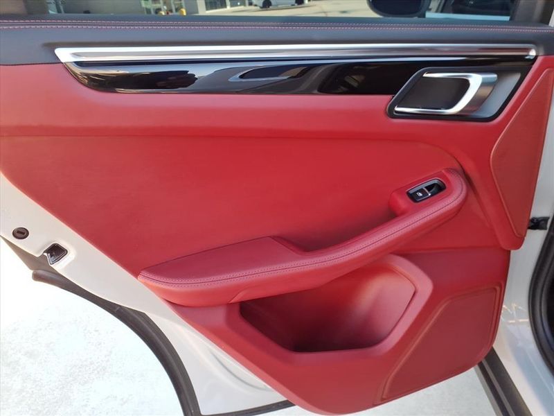 Used 2022 Porsche Macan SImage 16