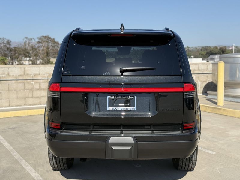 2025 Lexus GX Image 11