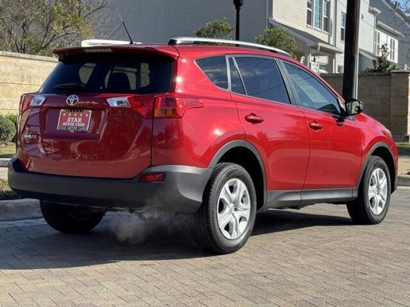 2014 Toyota RAV4 Image 11