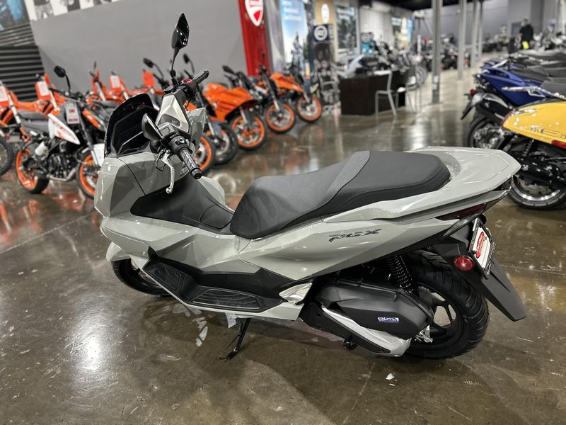 2025 Honda PCX Image 14