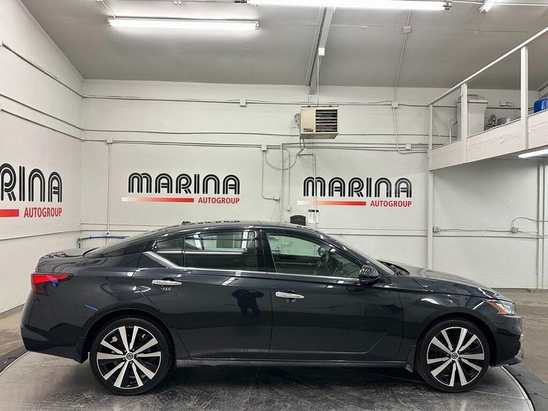 2019 Nissan Altima 2.5 PlatinumImage 9